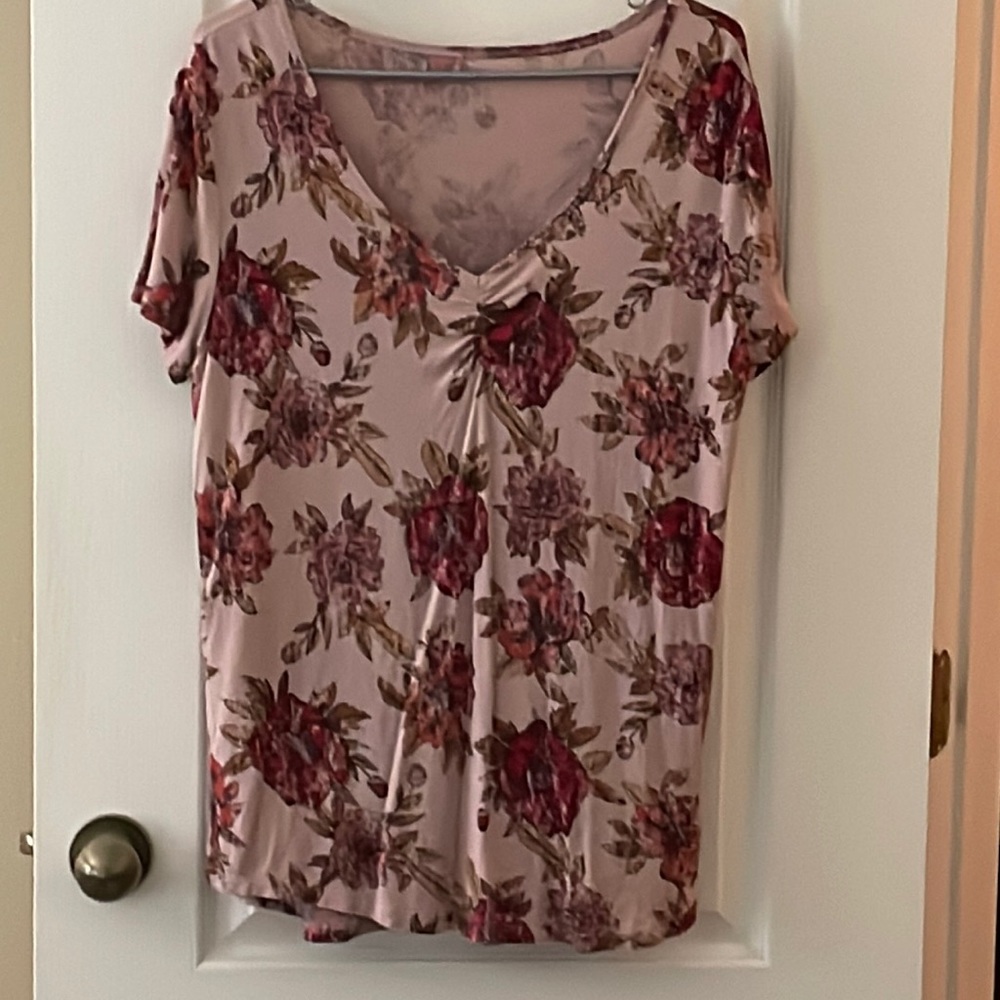 Floral V neck tee